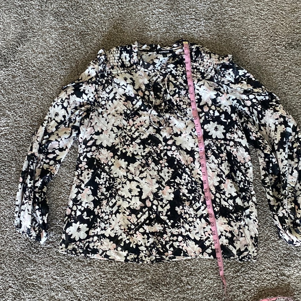 Blouse with beautiful bell sleeves!